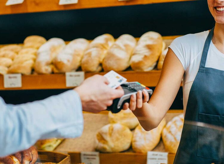 Pourquoi les petits commerçants plébiscitent le paiement sans contact ?