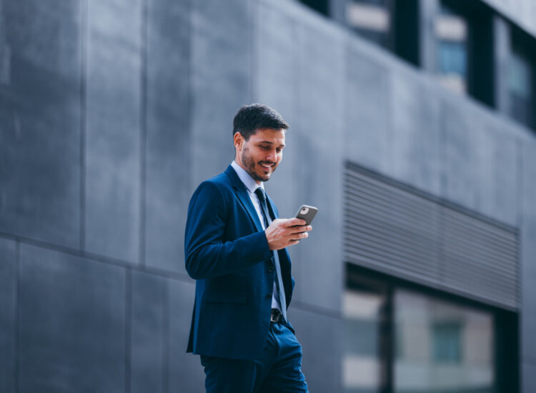 collaborateur-nomade-téléphone-mobile